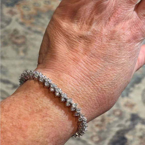 925 Sterling Silver plated White Zircon 7” Tennis Bracelet w/ Stainless Clasp - Picture 2 of 9